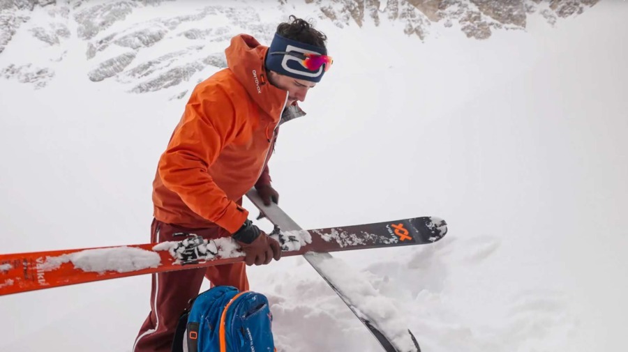 Ski touring skins what to do with sticky snow? —