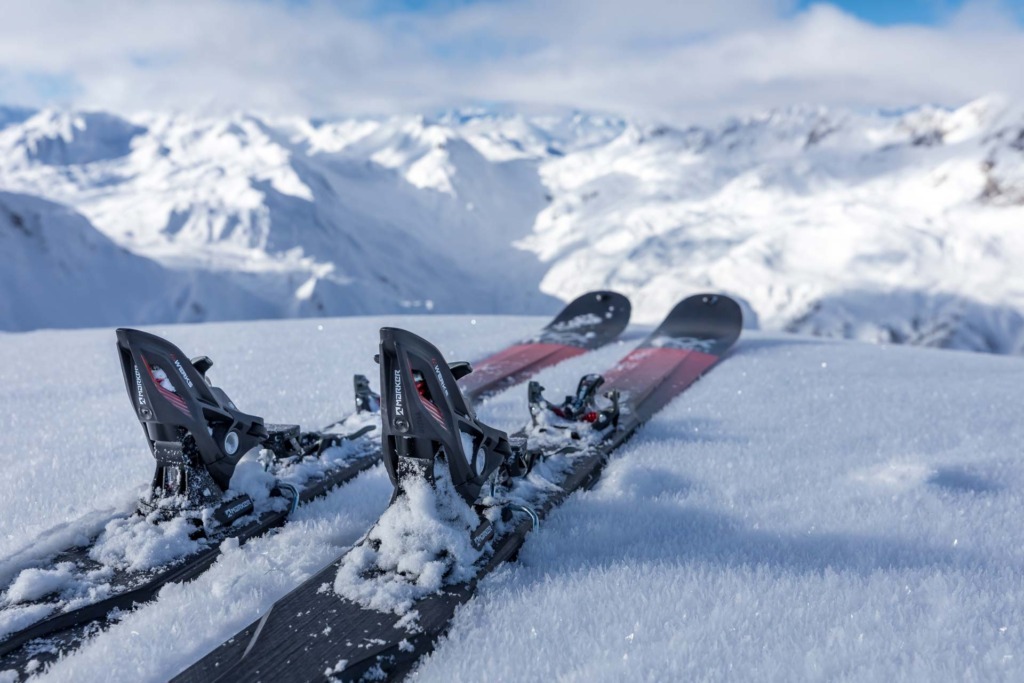 Ski touring binding —
